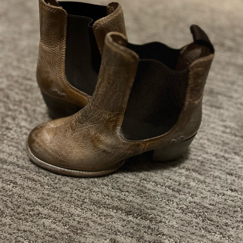 BED STU Lorn Tan Rustic Short 
Chelsea Boot Heels